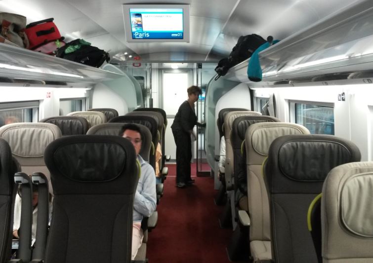 [Eurostar]Just like the older e300 trains, all seats in Standard Premier class on its new Eurostar e320 are arranged in two-plus-one layout