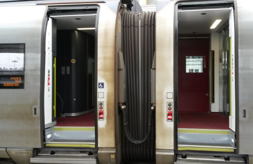 [Eurostar]Like the older e300 trains, there are still steps to climb up into carriages on the newer Eurostar e320 trains